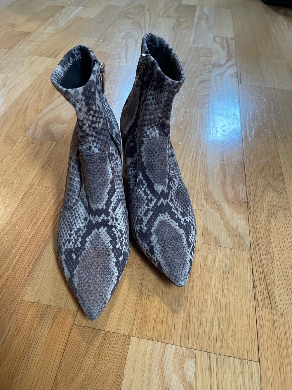 Women's Snake-Print Pointed Ankle Boots - Gray